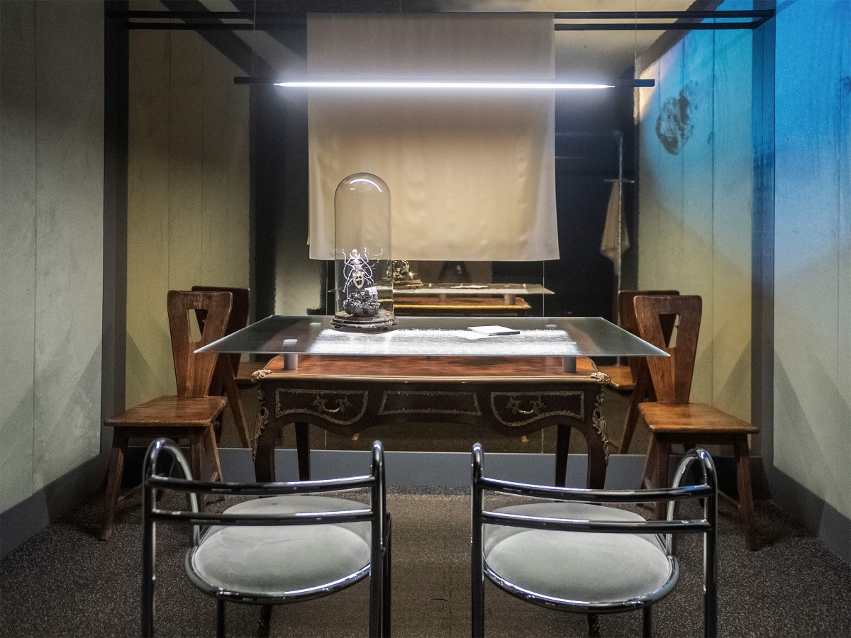 rafael-de-cardenas-vogue-italy-office-installation